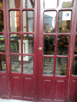 Puerta restaurada de Casa Román